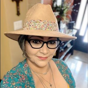 Meet your Posher, Laura